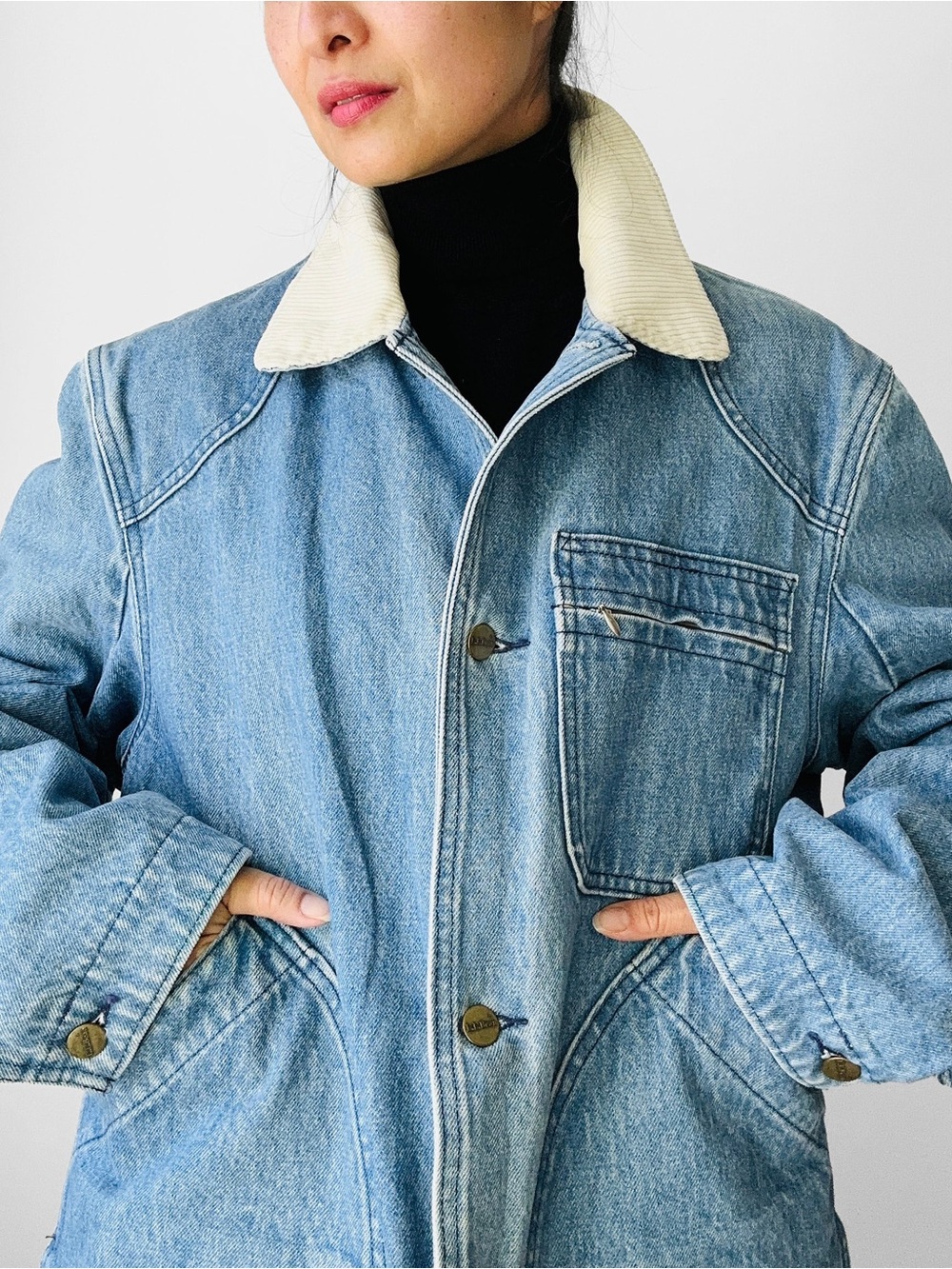 L.L. Bean Light Blue Denim Jacket with Cream Sherpa Collar - Picture 2 of 15